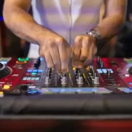 Hire djs hero 4